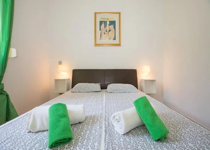 - One Bedroom With Terrace 아파트 *