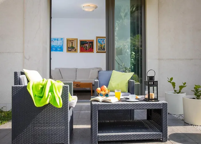 - One Bedroom With Terrace 아파트