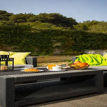 - One Bedroom With Terrace * Ντουμπρόβνικ
